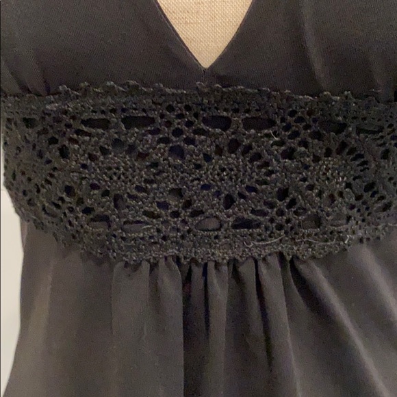 Black sleeveless top with lace around bodice - Picture 3 of 10